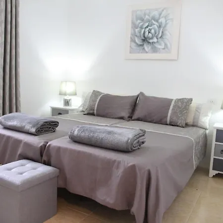 Castillo Apartment- Puerta Del Sol 245 * كاليتا ذي فوستي