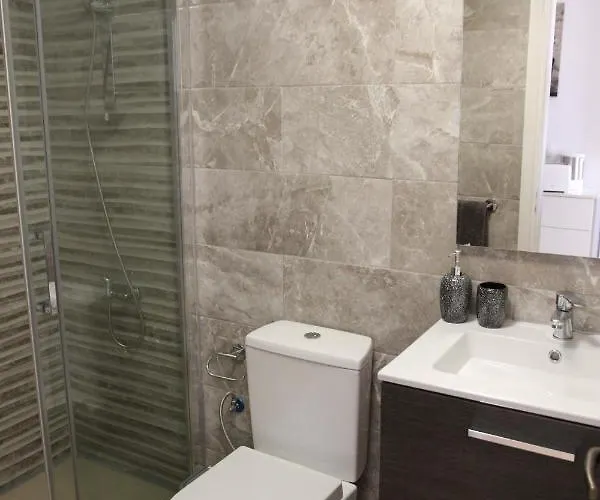 Castillo Apartment- Puerta Del Sol 245 شقة *