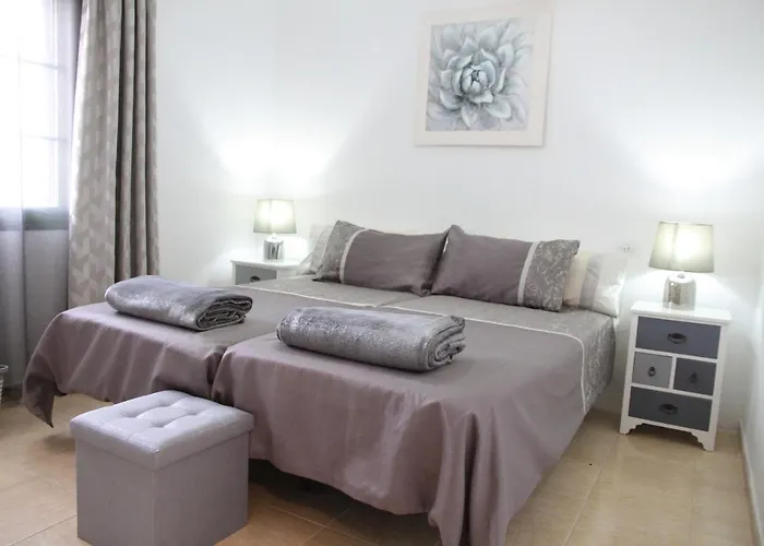 Castillo Apartment- Puerta Del Sol 245 * كاليتا ذي فوستي